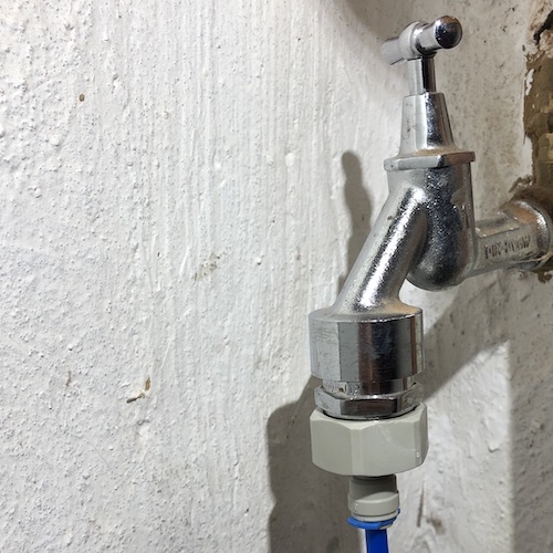 Wasserhahn mit Adapter